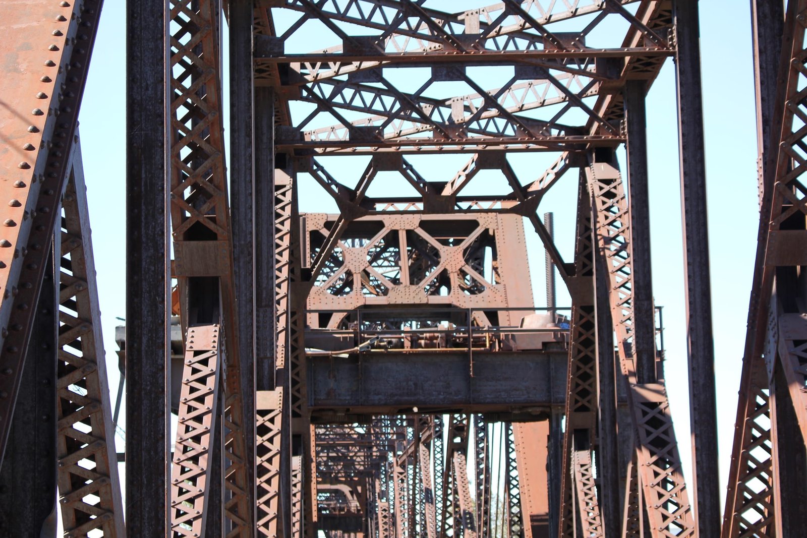 Portal bracing, east span